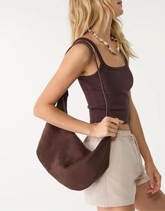 Сумка Stradivarius Moon через плечо с пряжкой коричневого цвета