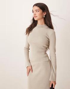 Красивый трикотажный топ в цвете металлик-серый Pretty Lavish