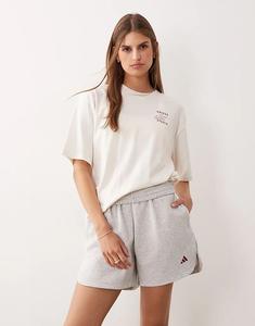 Футболка Adidas Performance Three Stripes Studios бежевого цвета