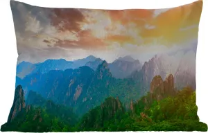 Подушка для улицы Горы, деревья, закат, природа - 50 x 30 см - водонепроницаемая - подушка для отдыха - подушка для дивана - украшение для гостиной MuchoWow