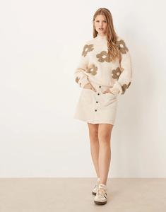 Мини-юбка JDY с застежкой на шнурок и пуговицами кремового цвета