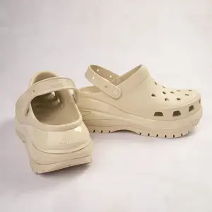 Сабо Crocs Classic Mega Crush, цвет Bone