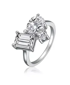 Кольцо из стерлингового серебра с белым золотом и прозрачным кубическим цирконием с тремя камнями Genevive, white
