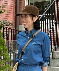 Хлопковая легкая джинсовая рубашка с логотипом BB на пуговицах, классический крой.