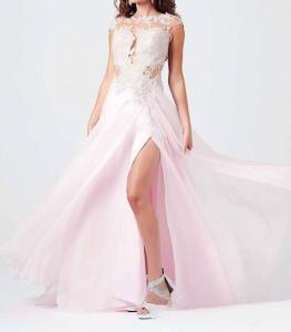 Выпускное платье с бисером, кружевными вырезами и высоким разрезом в цвете Ice Pink Mac Duggal