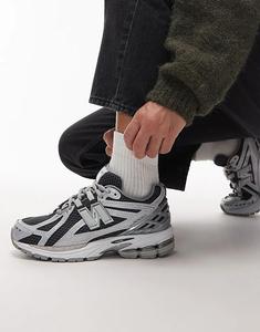 Кроссовки унисекс New Balance 1906r серебристо-серого цвета