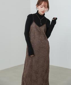 Платье-комбинация с цветочным кружевом и I-образным силуэтом