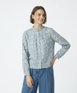 Блузка с воротником-стойкой и цветочным рисунком в виде листьев