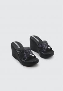 Женские клиновые сандалии Lofty Leopard в черно-сером цвете Ipanema