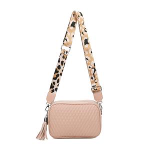 Стеганая сумка через плечо с подвеской и широким ремешком для фотоаппарата с кисточками Kitise, розовый