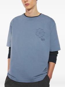 Футболка с аппликацией «Ромашка» ручной работы Maison Kitsuné, синий