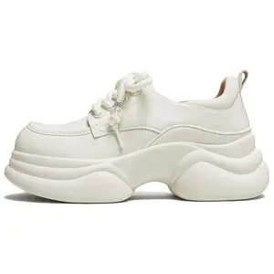 Лоферы женские цвета экрю, черные TATA, White