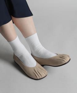 Декоративные туфли-лодочки с эффектом морщинистой кожи