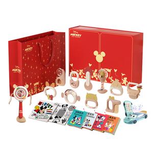 Подарочный набор для новорожденных 0-3 месяца с погремушками развивающими игрушками Disney