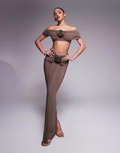Комплект Wanderdoll Belle с открытыми плечами, сборчатым топом и макси-юбкой с драпировкой на корсаже в шоколадном цвете