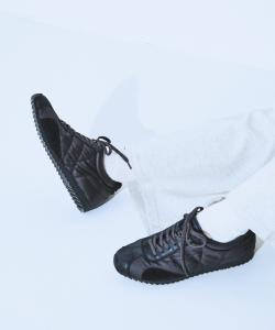 Кроссовки из комбинированных материалов