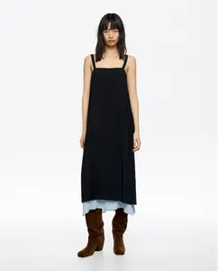 Прямое платье с контрастной черной отделкой Bimba y Lola