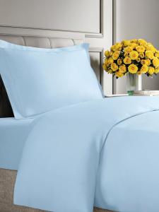 Комплект постельного белья из высококачественной микрофибры, размер 90" (ширина) x 90" (размер Queen) CGK Unlimited, Light blue