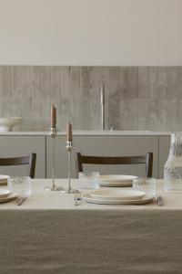 Скатерть из смесового льна H&M, бежевый