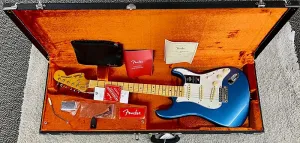 Гитара Fender American Vintage II 1973 Stratocaster в цвете Lake Placid Blue с чехлом