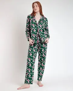 Женская длинная пижама с открытой вязкой из вискозы зеленого цвета Admas