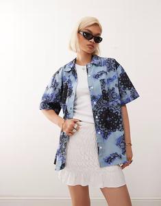 Рубашка coord из поплина с короткими рукавами и принтом синего шарфа Monki