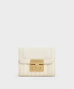 Кошелек Donna с эффектом мятой ткани Charles & Keith, цвет Cream
