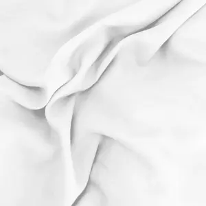 Простыня на резинке Kayori Emma белая 180x200 см, 100% хлопок-сатин, высота матраса до 35 см Three Lilies B.V.