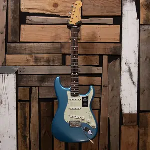 Fender ограниченной серии Road Worn '60s Stratocaster - Lake Placid Blue
