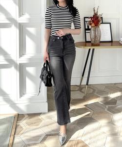 Вязаный топ с короткими рукавами и высоким воротником