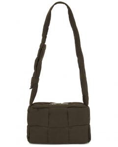 Сумка Medium Padded Tech Cassette Waxed Canvas Bottega Veneta, оливковый/серебряный