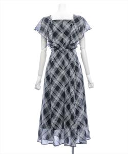 Платье с расклешенными рукавами и сборками спереди