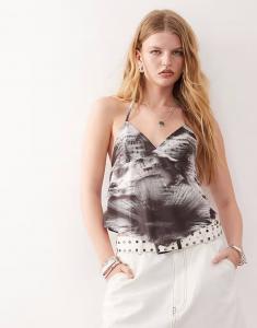 Топ Monki с халтер-воротником и вырезом спереди, с принтом в коричневый горошек