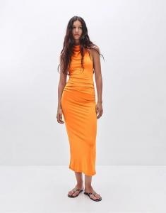 Платье миди Pull&Bear с драпировкой и бретельками через шею оранжевого цвета