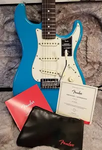 Электрогитара Fender American Professional II Stratocaster, гриф из палисандра, цвет Miami Blue