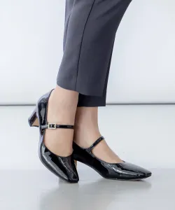 Туфли-лодочки «Мэри Джейн» с пряжкой, украшенной драгоценными камнями Suite, цвет Black [005]