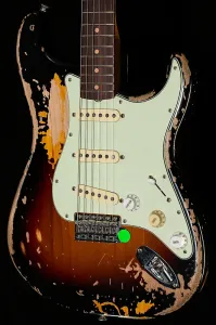 Fender Stratocaster Майка МакКриди с грифом из палисандра, окраска 3-цветный санберст (975)