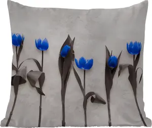 Подушка для улицы - Цветы - Тюльпаны - Синяя - 45x45 см - Водонепроницаемая - Подушка для отдыха - Фотоподушка - Декоративная подушка MuchoWow