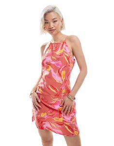 Мини-платье Vero Moda с высоким воротом и бретельками в красном мраморном узоре