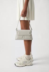 Сумка IKON SHOULDER BAG KARL LAGERFELD, кремовый