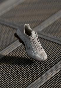 Кроссовки Nike Sportswear SHOX R4 UNISEX, Cave Stone/College Grey/Baroque Brown/Metallic Silver/Stone