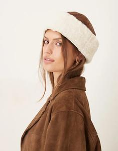 Шапка-бини из искусственной овчины от My Accessories коричневого цвета