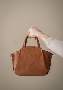 Сумка Aunts & Uncles MRS. PLUM CRUMBLE, Caramel/Cognac