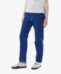 Простые джинсовые брюки зауженного кроя