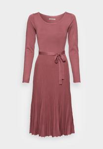 Трикотажное платье Anna Field, розовое