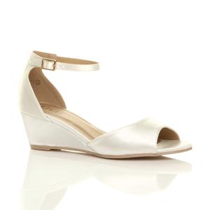 Атласные босоножки на средней танкетке с ремешком на щиколотке AJVANI, белый