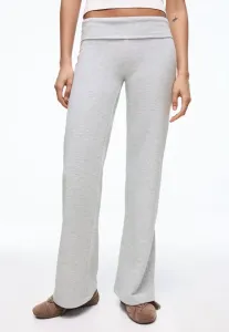 Расклешенные плюшевые спортивные штаны с нашивками. Bershka, Dark Grey