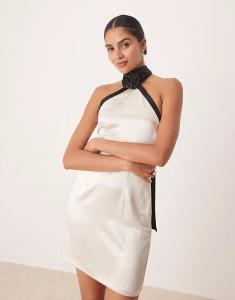 Контрастное мини-платье Amy Lynn из атласа с халтер-воротником нежно-золотистого и черного цветов