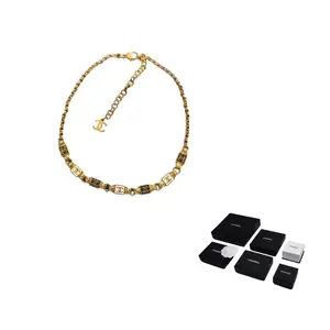 CHANEL Эмалевые колье унисекс gold