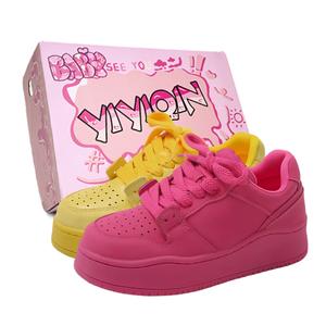 Женские скейтерские кеды The Qin Low Top в желто-розовом цвете, асимметричные [подарочный набор]